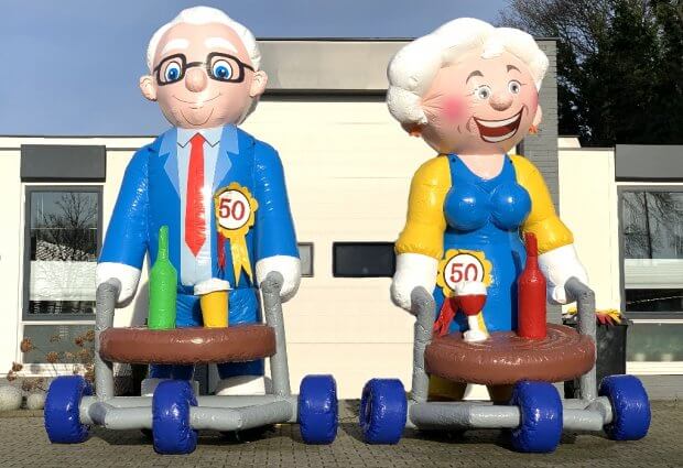 Sarah of Abraham pop met rollator huren in Hattem